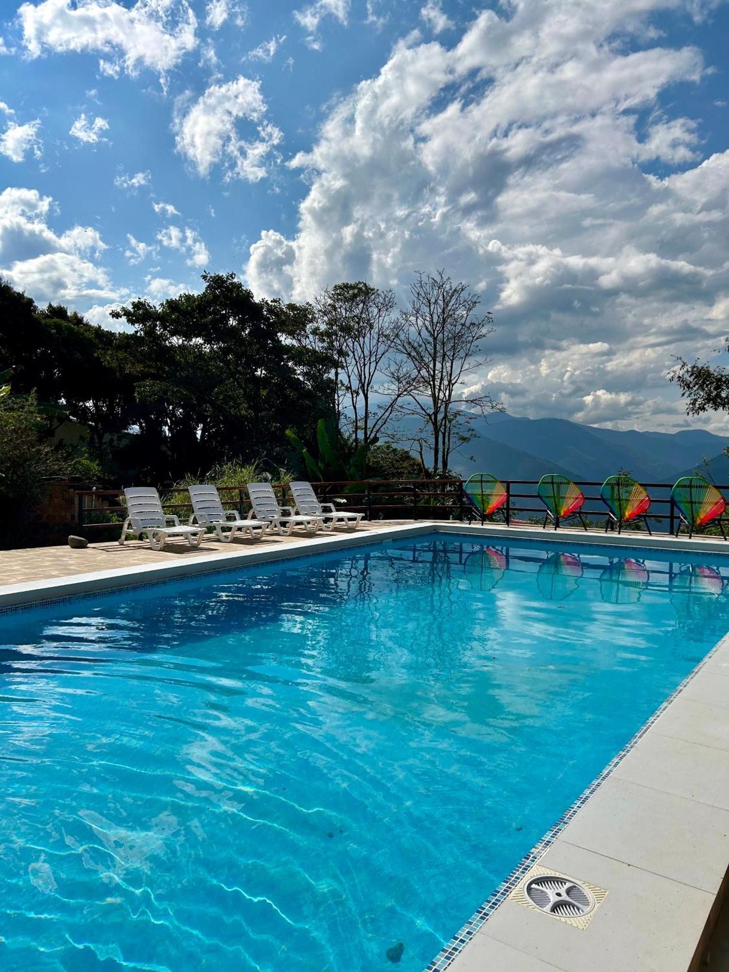 Villa Camila Hostel Coroico Dış mekan fotoğraf