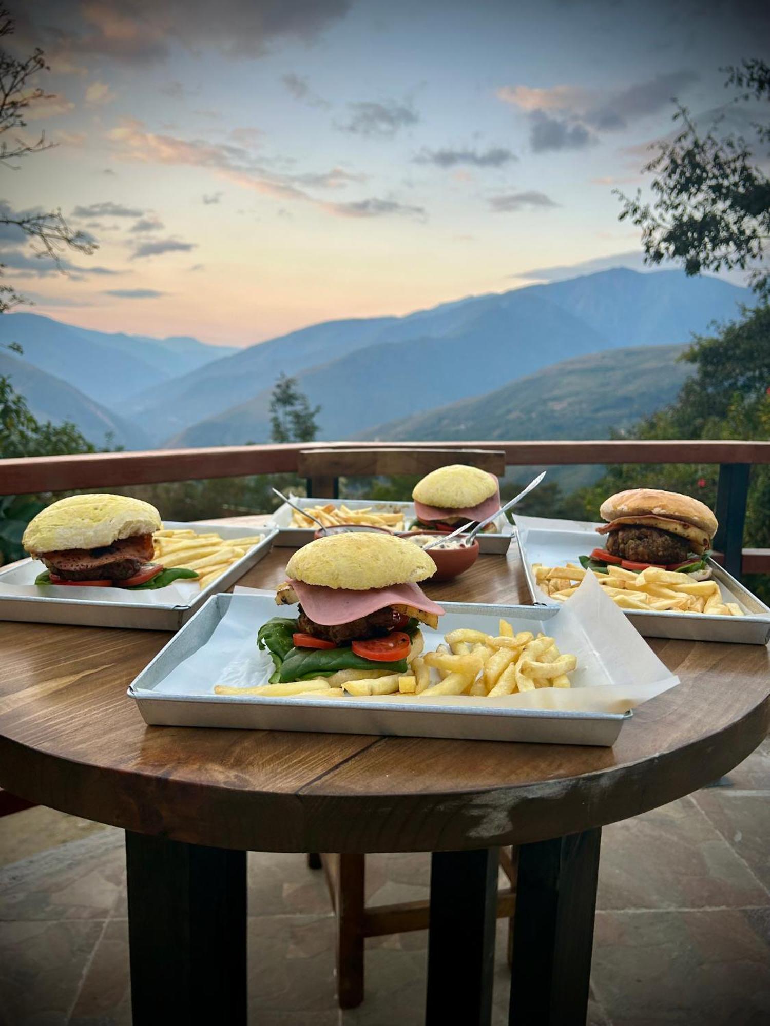 Villa Camila Hostel Coroico Dış mekan fotoğraf