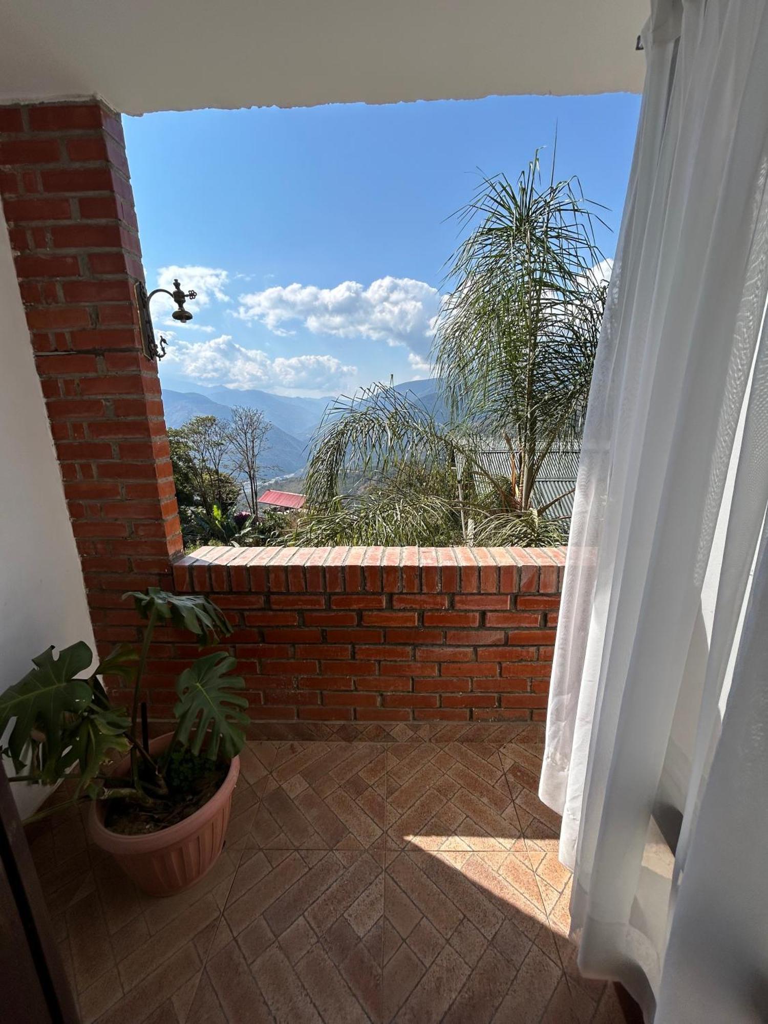 Villa Camila Hostel Coroico Dış mekan fotoğraf