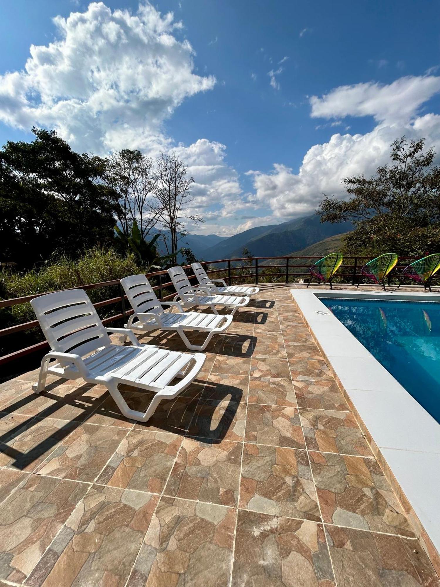 Villa Camila Hostel Coroico Dış mekan fotoğraf